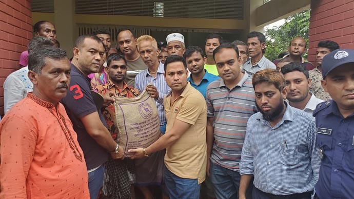 বানিয়াচংয়ে বন্যা দুর্গতদের মাঝে সরকারি ত্রাণ বণ্ঠন