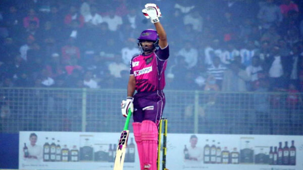 হেলমেট ছুঁড়ে মেরে শাস্তির মুখে শান্ত