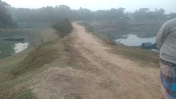চাঁদা না দেওয়ায় হাওর রক্ষা বাঁধের সভাপতিকে হুমকি থানায় অভিযোগ