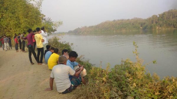 কর্ণফুলীতে ড্রেজারের ধাক্কায় সাম্পানের মাঝি নিখোঁজ, ২৮ ঘন্টায় উদ্বার হয়নি