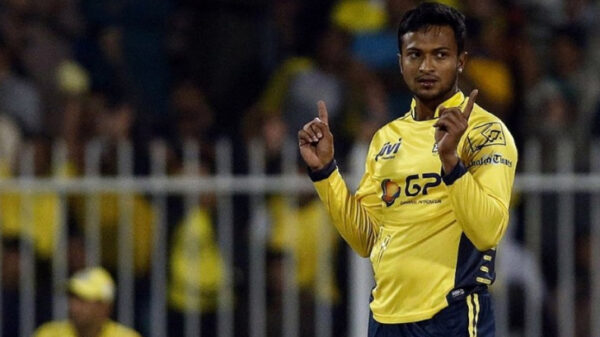 বিপিএলে সাকিবকে নিয়ে বিতর্ক, খেলতে গেলেন পাকিস্তান