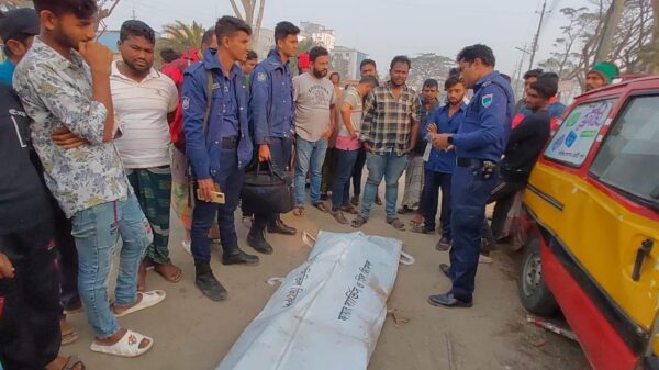মোংলায় ট্রাক ও এ্যাম্বুলেন্সের মুখোমুখি সংঘর্ষে নিহত ১