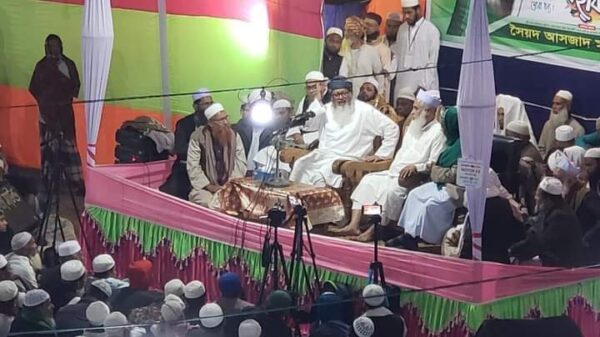 আল্লাহ সাথে কাউকে শরীক কর না ও দুনিয়ার মহব্বতে পড়ে পিতা-মাতাকে ভুলে যেও না সায়্যিদ আসজাদ মাদানী